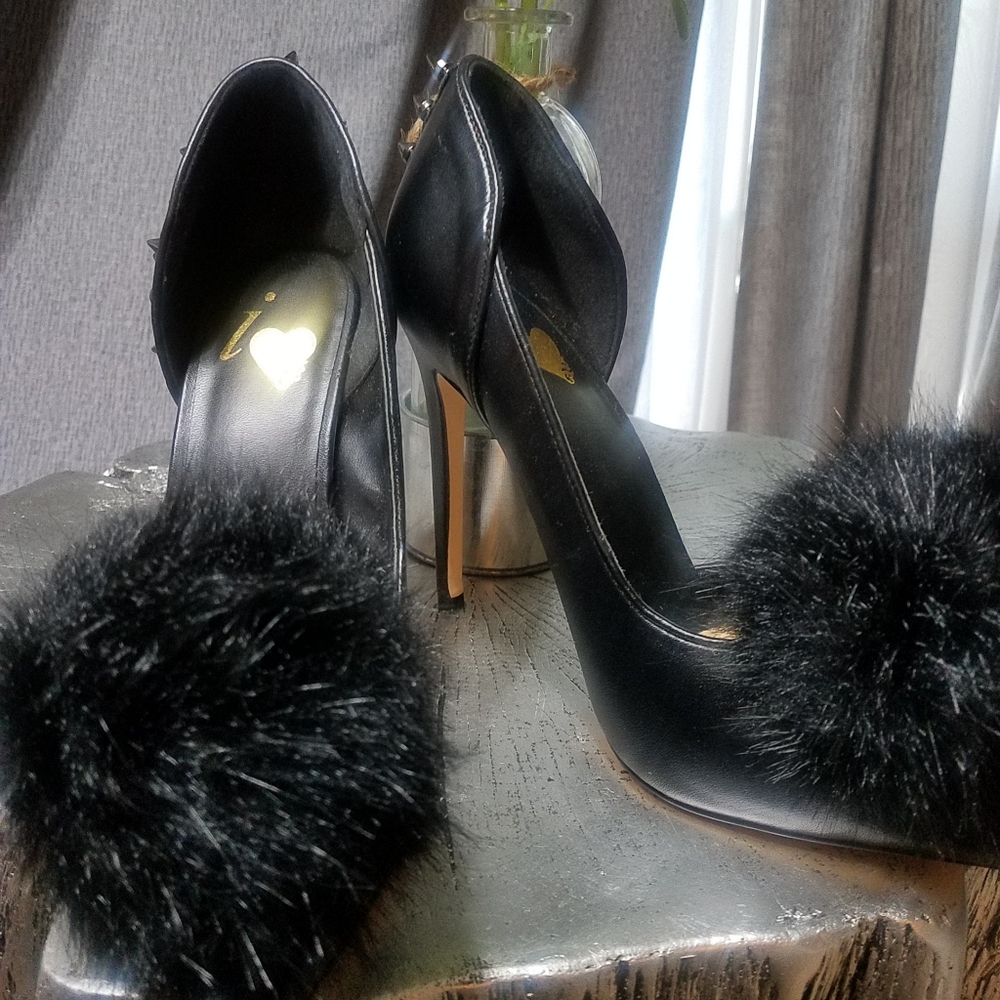 Shoes - Picture 5 of 7